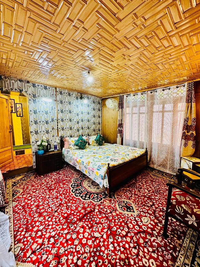 Bed and Breakfast Houseboat New Retreat Group Срінагар Екстер'єр фото