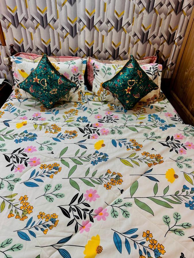 Bed and Breakfast Houseboat New Retreat Group Срінагар Екстер'єр фото