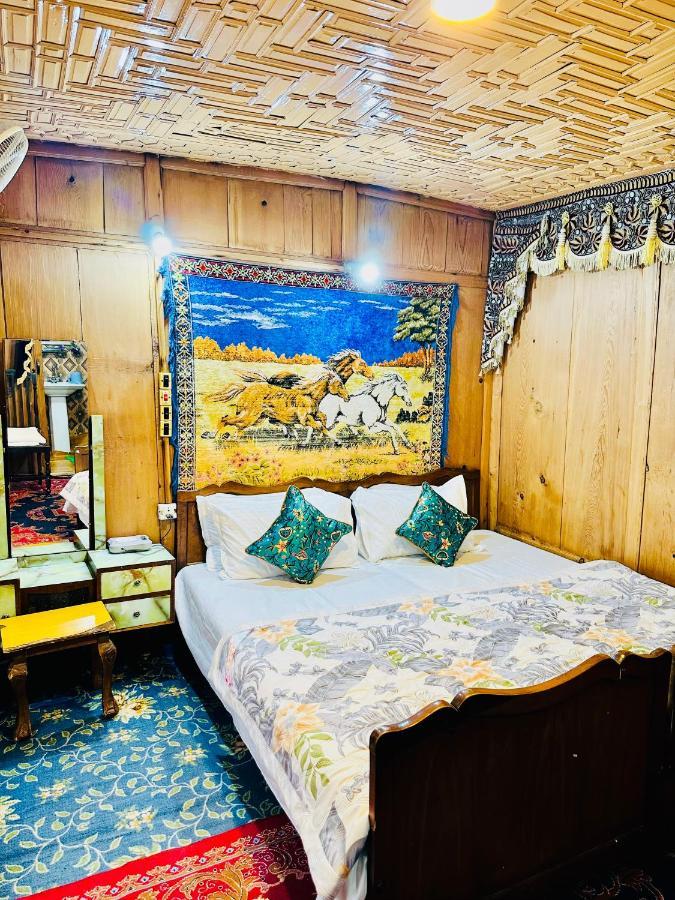 Bed and Breakfast Houseboat New Retreat Group Срінагар Екстер'єр фото