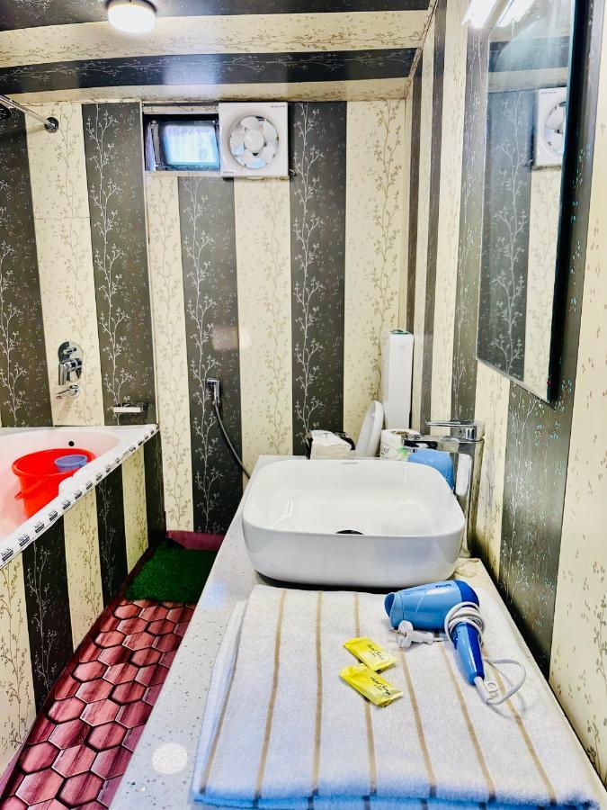 Bed and Breakfast Houseboat New Retreat Group Срінагар Екстер'єр фото